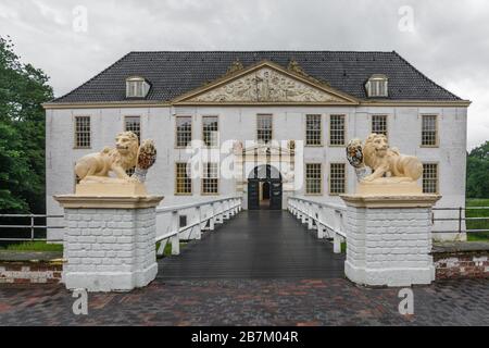 Château à douves, Norderburg Dornum, Frise orientale, Basse-Saxe, Allemagne Banque D'Images