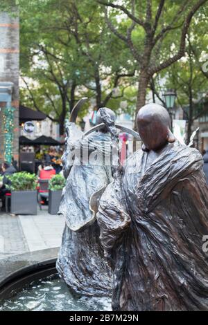 Sculpture en carré, Xintiandi, Shanghai, Chine Banque D'Images