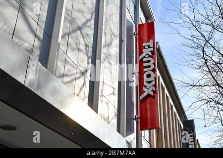 Darmstadt, Allemagne - Mars 2020: Signe de magasin de `TK Maxx', une chaîne de magasins de magasins de magasins de magasins, vendre à des prix généralement inférieurs à ceux des autres magasins Banque D'Images