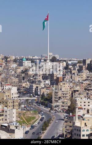 Amman / Jordanie - 8 mars 2020: Le centre-ville d'Amman est encombré en raison de la circulation dense près de la Citadelle et de la vieille ville Banque D'Images