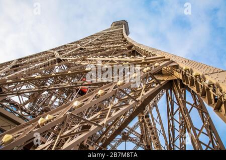 Vue aérienne sur la ville de Paris et la Seine depuis la Tour Eiffel. Banque D'Images