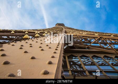 Vue aérienne sur la ville de Paris et la Seine depuis la Tour Eiffel. Banque D'Images