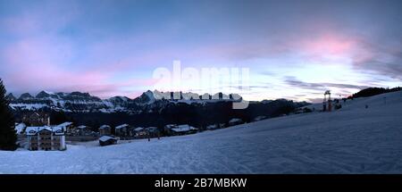 Ciel de l'aube au-dessus de Flumserberg, Alpes suisses Banque D'Images