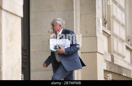 Magdeburg, Allemagne. 17 mars 2020. Le ministre des Finances de Saxe-Anhalt Michael Richter (CDU), à son arrivée à la réunion des ministres de l'État de la chancellerie d'État à Magdeburg pour discuter des autres mesures du coronavirus. Crédit: Ronny Hartmann/dpa/Alay Live News Banque D'Images