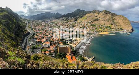 Vue panoramique machico madeira côte sud portugal Banque D'Images