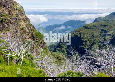 Madeira central montagnes paysage ariero randonnée nuages Banque D'Images