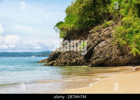 Plage de Pai Plang à Ao Nang dans la région de Krabi en Thaïlande Banque D'Images