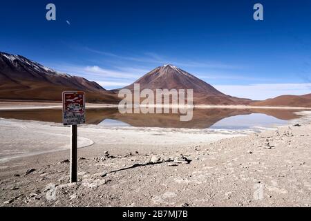 Lac d'eau salée dans le désert d'Atacama en Bolivie Banque D'Images