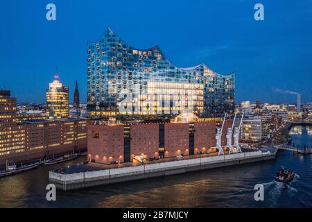 Salle Philharmonique d'Elbe au crépuscule Banque D'Images