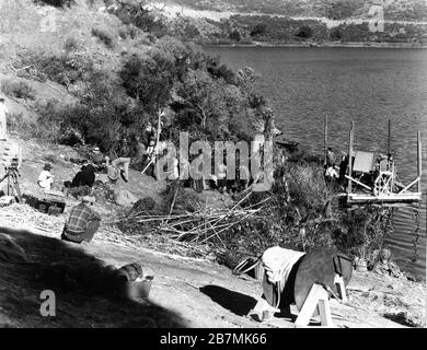 MAUREEN O'SULLIVAN en tant que Jane Parker et tournage de l'équipe de tournage au lac Toluca tournage TARZAN L'homme APE 1932 directeur W. S. VAN DIKE roman EDGAR RICE BURROUGHS adaptation CYRIL HUME dialogue IVOR NOVELLO Metro Goldwyn Mayer Banque D'Images