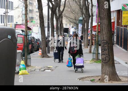 17 mars 2020: Paris, France masques dans un quartier asiatique, Belleville, avant que le gouvernement français ne reste à la maison fermé à midi, le 17 mars 2 Banque D'Images