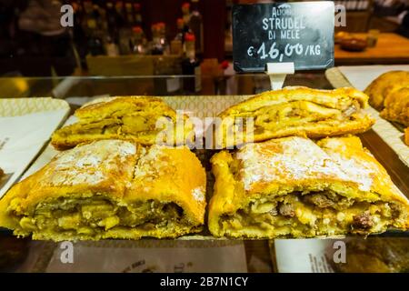 Strudel d'Apple, Mercato Centrale, marché central, centro storico, Florence, Italie Banque D'Images