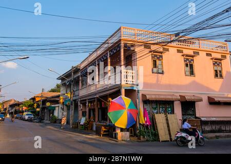 Talad Gao Road, Lampang, nord de la Thaïlande Banque D'Images