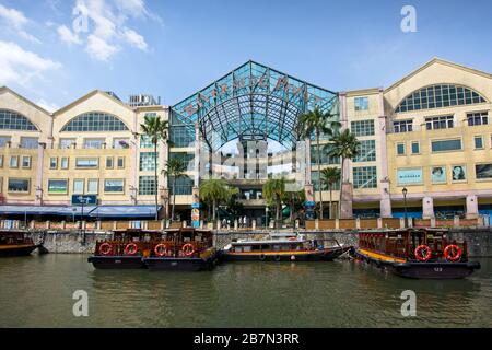 Bâtiments de Riverside point le long de la rivière à Clarke Quay à Singapour Banque D'Images