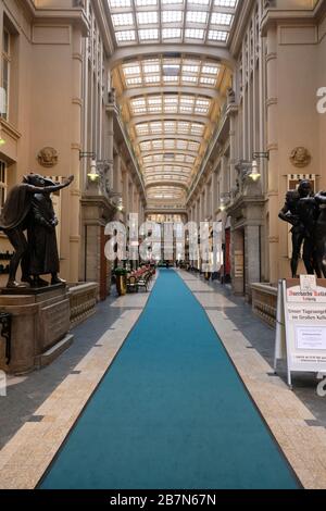 Leipzig, Allemagne. 17 mars 2020. Vue sur le passage désert de Mädlerpassage dans le centre de la ville. Crédit: Sebastian Willnow/dpa-Zentralbild/dpa/Alay Live News Banque D'Images