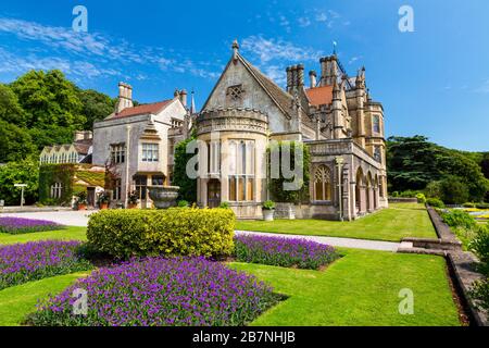 Un affichage coloré des plantes de literie d'été dans les jardins officiels à l'extérieur de Tyntesfield House, nr Wraxall, North Somerset, Angleterre, Royaume-Uni Banque D'Images