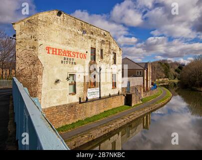 Le pub de Ganlow Wharf, sur les canaux de Leeds et Liverpool, Rose Grove, Burnley, Lancashire, Banque D'Images