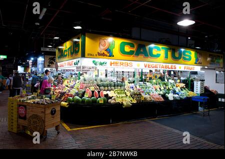 Un stand indépendant vendant des fruits et des légumes, marché central d'Adélaïde, Australie méridionale Banque D'Images