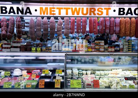 Un stand indépendant vendant des petits produits et du fromage, Adelaïde Central Market, Australie méridionale Banque D'Images