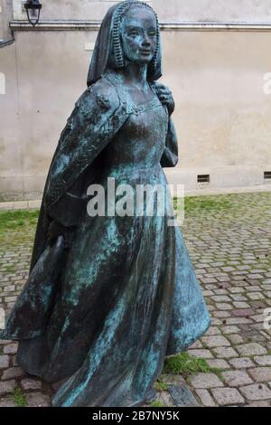 Statue d'Anne de Bretagne par Jean Fréour (2002) près du Château des ducs de Bretagne, Nantes, Loire Atlantique, France Banque D'Images