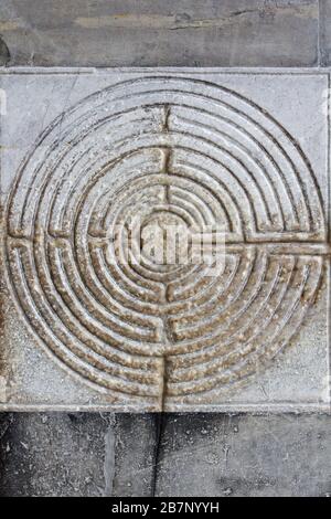 Labyrinthe (XIIe/XIIIe siècle après Jésus-Christ) sur le portique de la cathédrale de San Martino à Lucques, Italie Banque D'Images