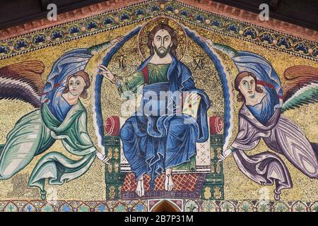 L'Ascension du Christ Sauveur avec les apôtres, l'église San Frediano (Lucques, Italie), une mosaïque de style byzantin rare en Toscane (XIIIe siècle) Banque D'Images