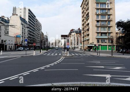 Paris, France. 17 mars 2020. (INT).deux semaines se sont enferrées en France au milieu de Coronavirus et mènent à des rues vides. 17 mars 2020, Paris, France : les rues de Paris sont vides à cause du coronavirus ce mardi (17) et principalement sur les autoroutes du périphérique autour de Paris et au port de Vincennes cet après-midi. Le président français Emmanuel Macron a annoncé un blocage de deux semaines en France et la fermeture„ des frontières de la zone Schengen d'‚. Crédit :Eric Bromme crédit : Eric Bromme/TheNEWS2/ZUMA Wire/Alay Live News Banque D'Images