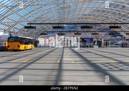 La Postauto Deck à Chur, en Suisse, au cours de la pandémie du virus Wuhan de 2020, provoquant la maladie covid-19. Banque D'Images