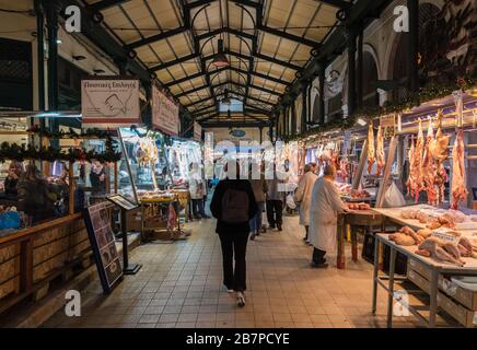 Vieille ville d'Athènes, Attica/Grèce - 12 28 2019: Vue sur la place du marché municipal central d'Athènes Banque D'Images