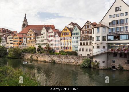 Tübingen-Allemagne, 16. Septembre 2019: Vue sur la vieille ville de Tübingen depuis le pont Eberhard au-dessus du Neckar Banque D'Images