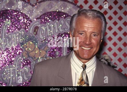 ***PHOTO DU FICHIER*** 17 mars 2020. Lyle Wagoner de la TV Carol Burnett Show et Wonder Woman meurt à 84. Photo prise : Lyle Wagoner assiste à la convention N.A.T.P.E. le 15 janvier 1994 à Miami, en Floride. Crédit: Walter McBride/MediaPunch crédit: MediaPunch Inc/Alay Live News Banque D'Images
