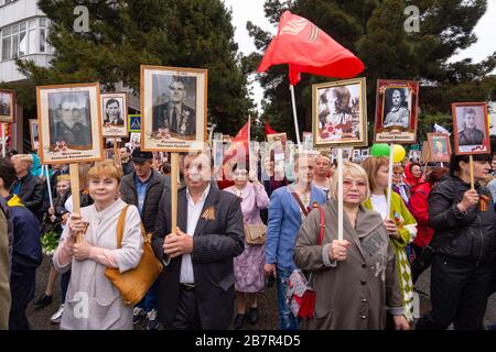 Anapa, Russie - 9 mai 2019: Participants du procession "Régiment immortel" à la célébration de la Journée de la Victoire à Anapa, Russie Banque D'Images