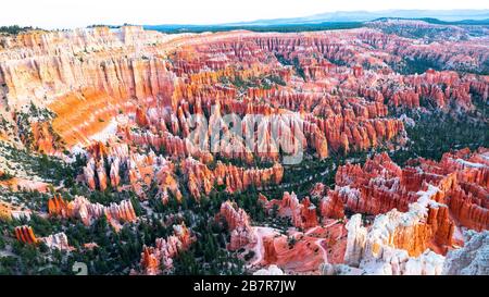 Lever du soleil au point de Baryce dans le parc national du canyon de Bryce Banque D'Images