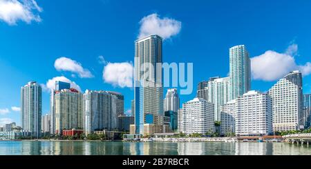 Immeubles de grande taille à Brickell, Miami. Banque D'Images