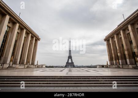 Pékin, Chine. 17 mars 2020. La photo prise le 17 mars 2020 montre le vide Palais du Trocadéro à Paris, France. Mardi midi, la France a été mise en service pendant au moins 15 jours. Seuls les voyages vraiment nécessaires, comme pour des raisons professionnelles ou sanitaires ou pour acheter des aliments, sont autorisés. Crédit: Aurelien Morissard/Xinhua/Alay Live News Banque D'Images