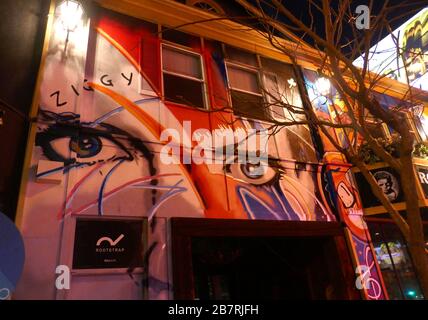 Los Angeles, Californie, États-Unis 17 mars 2020 une vue générale de l'atmosphère de David Bowie murale au Rock & Reilly's Irish Pub sur Sunset Blvd à Los Angeles, Californie, États-Unis. Photo de Barry King/Alay stock photo Banque D'Images