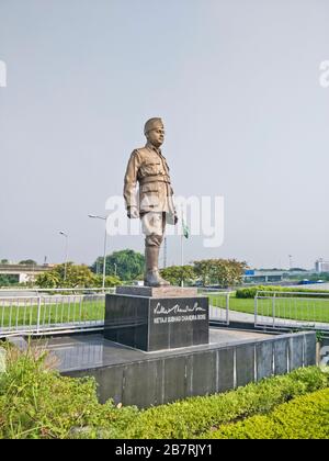 Calcutta : statue de Shubaschandra Bose devant l'aéroport international. Banque D'Images