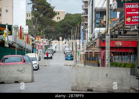 PALMA DE MAJORQUE, ESPAGNE: - 17 MARS: Schinkenstrasse et der Playa de Palma à - Majorque sous Corona Fermer le 17 mars 2020 à Palma de Majorque, . (Photo de Thomas Reiner/ESPA-Images) Banque D'Images