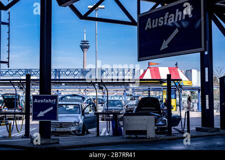 Lavage de voiture à Düsseldorf Allemagne à M. Washington. Banque D'Images