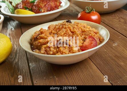 Mir Wat, Ethiopian Lentil Stew, cuisine éthiopienne, assortiment de plats africains traditionnels, vue sur le dessus. Banque D'Images