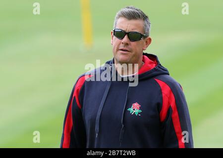 Ashley Giles, entraîneur-chef du Lancashire Lightning, attend le début du jeu Banque D'Images