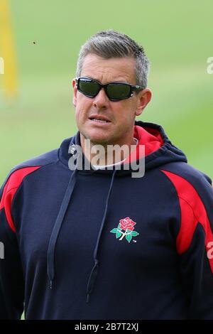 Ashley Giles, entraîneur-chef du Lancashire Lightning, attend le début du jeu Banque D'Images