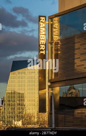 Ballet Rambert Building sur la Southbank de Londres. Ouvert en 2014 architectes Alliés et Morrison le bâtiment du QG contient des studios de danse, des ateliers et des bureaux. Banque D'Images