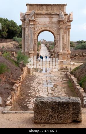 L'Arche de Triumphal de l'ancien empereur romain Sptimius Severus, au carrefour de Cardo et de Decumanus, site classé au patrimoine de l'UNESCO de Leptis Magna, Libye, octobre 2007. Banque D'Images