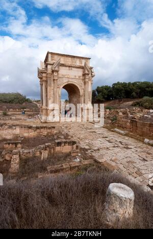 L'Arche de Triumphal de l'ancien empereur romain Sptimius Severus, au carrefour de Cardo et de Decumanus, site classé au patrimoine de l'UNESCO de Leptis Magna, Libye, octobre 2007. Banque D'Images