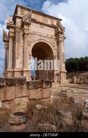 L'Arche de Triumphal de l'ancien empereur romain Sptimius Severus, au carrefour de Cardo et de Decumanus, site classé au patrimoine de l'UNESCO de Leptis Magna, Libye, octobre 2007. Banque D'Images