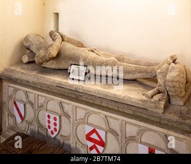 L'effigie de la tombe en pierre de Sir John Wingfield est mort 1361, église de Wingfield, Suffolk, Angleterre, Royaume-Uni Banque D'Images