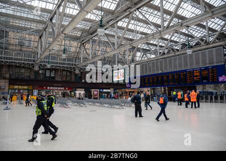 Une gare centrale vide de Glasgow à l'heure de pointe pendant l'éclosion de Coronavirus. Banque D'Images