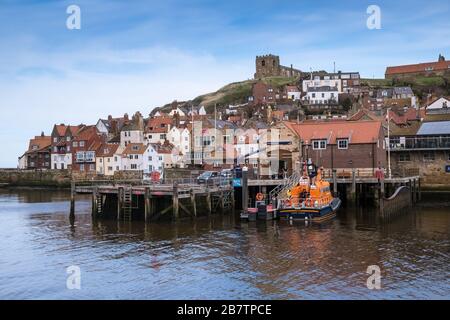 Station de Lifeboat RNLI, port de Whitby, côte du North Yorkshire, Angleterre, Royaume-Uni Banque D'Images