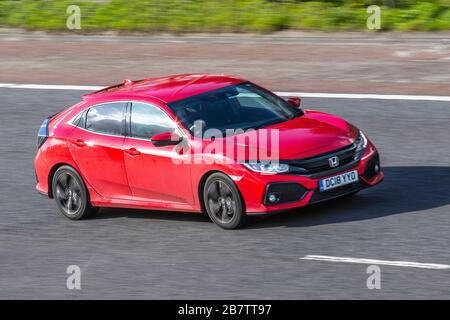 2018 ROUGE Honda Civic SR I-DTEC ; circulation automobile, transport, véhicules en mouvement, véhicule, routes, moteurs, automobile sur l'autoroute Banque D'Images